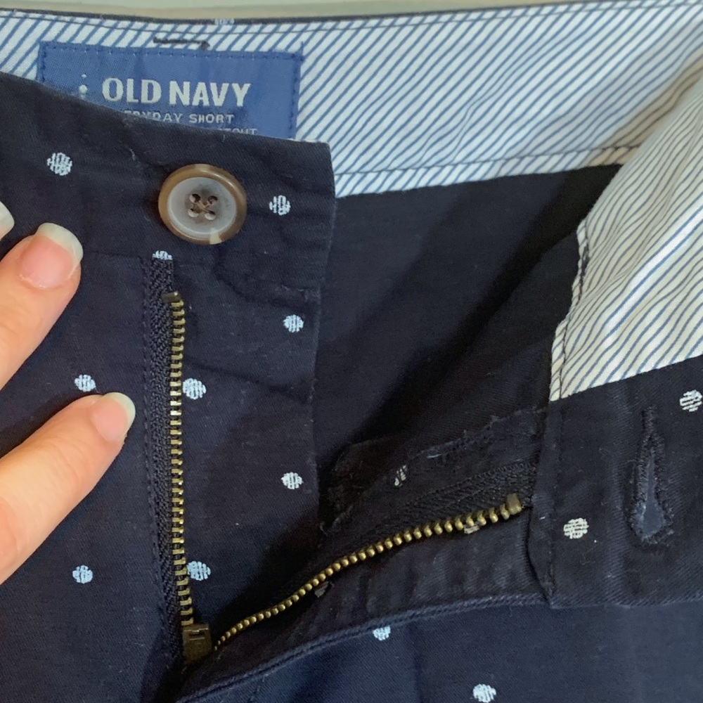 Old Navy (size 14) Everyday Khaki Navy with Polka Dot Shorts - Picture 7 of 9